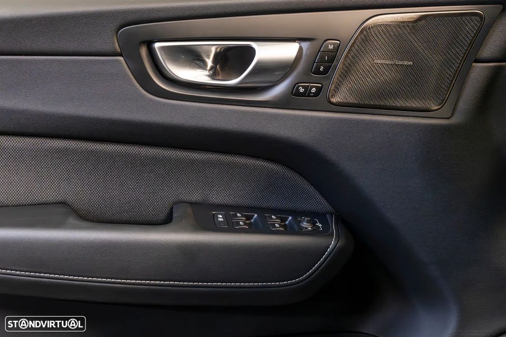Volvo XC 60 2.0 T6 PHEV Black Edition AWD - 24