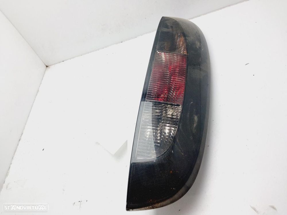 FAROLIM TRASEIRO DIREITO OPEL CORSA - 1