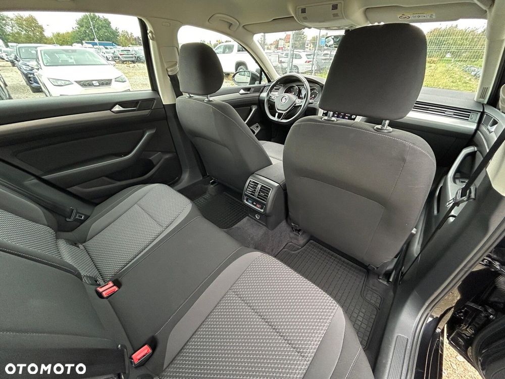Volkswagen Passat 2.0 TDI SCR Trendline - 10