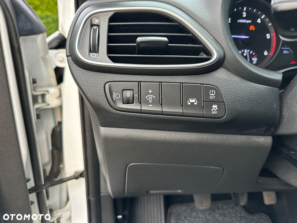 Hyundai i30 1.6 CRDI Intro - 26