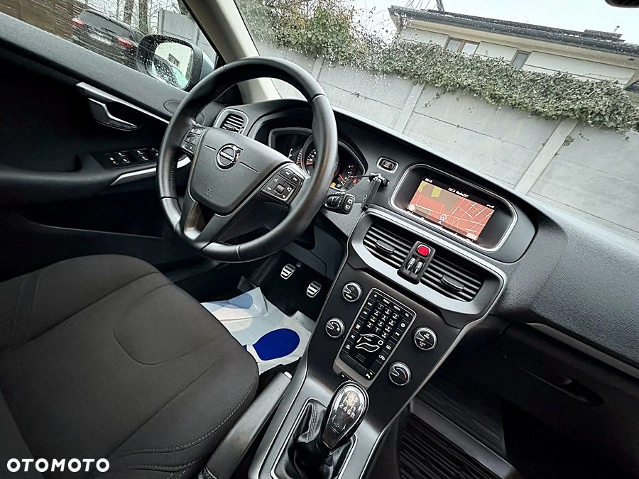 Volvo V40 D2 Momentum - 23