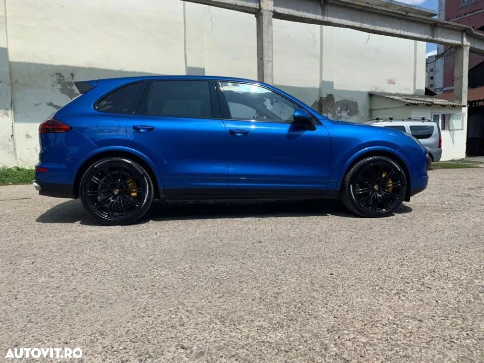 Porsche Cayenne 3.0 L - 4