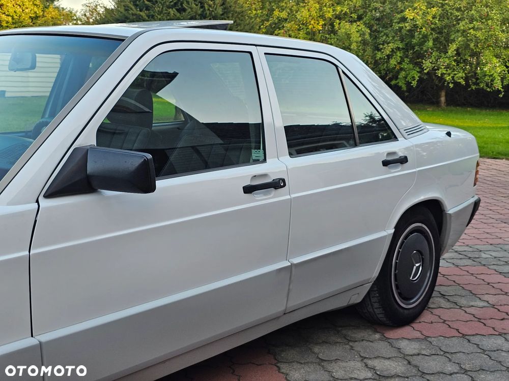 Mercedes-Benz W201 (190) - 9