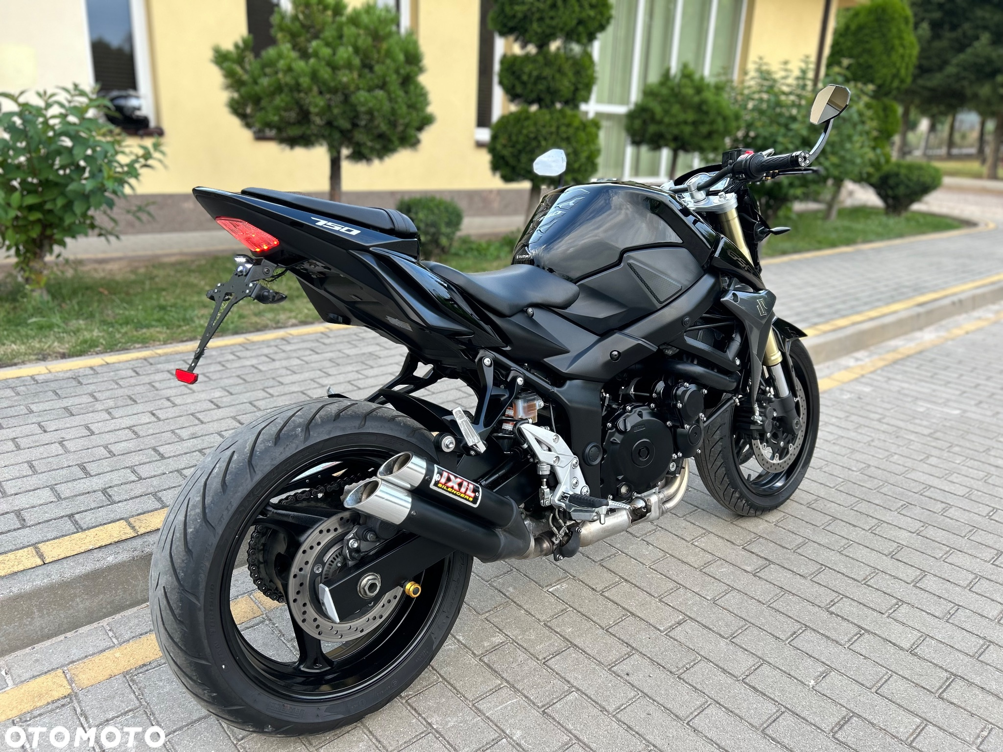 Suzuki GSR - 6