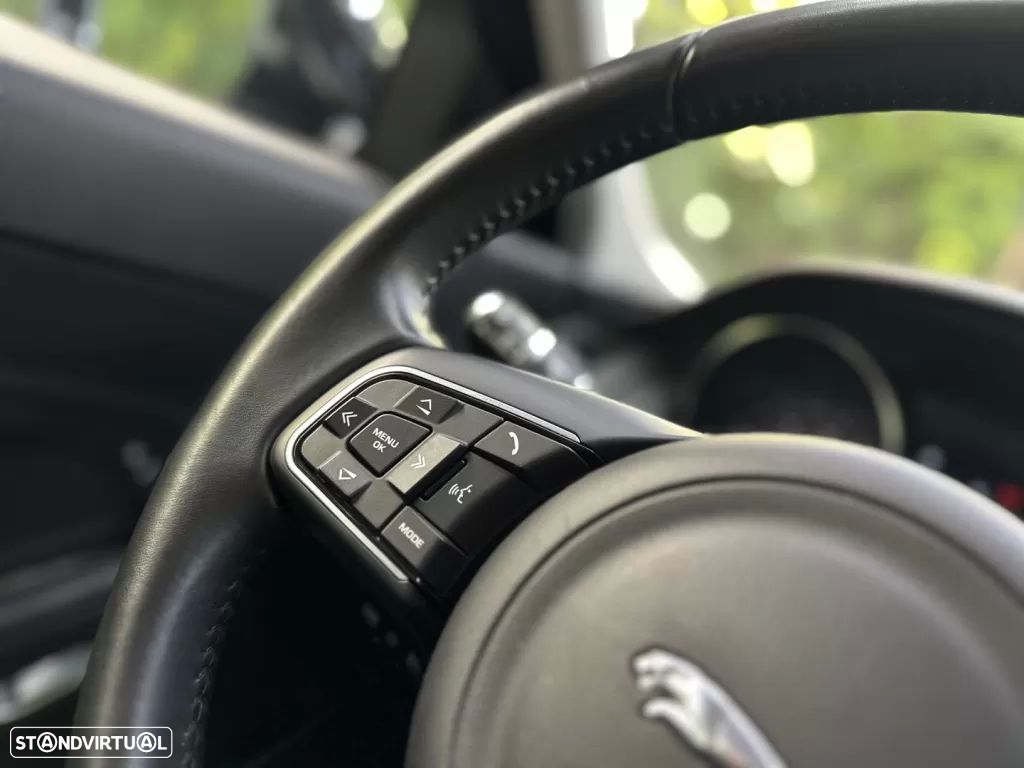 Jaguar E-Pace 2.0 i4D - 37