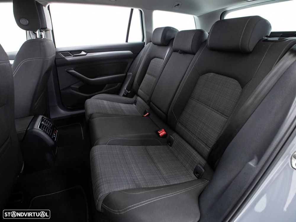 VW Passat Variant 2.0 TDI Business DSG - 11