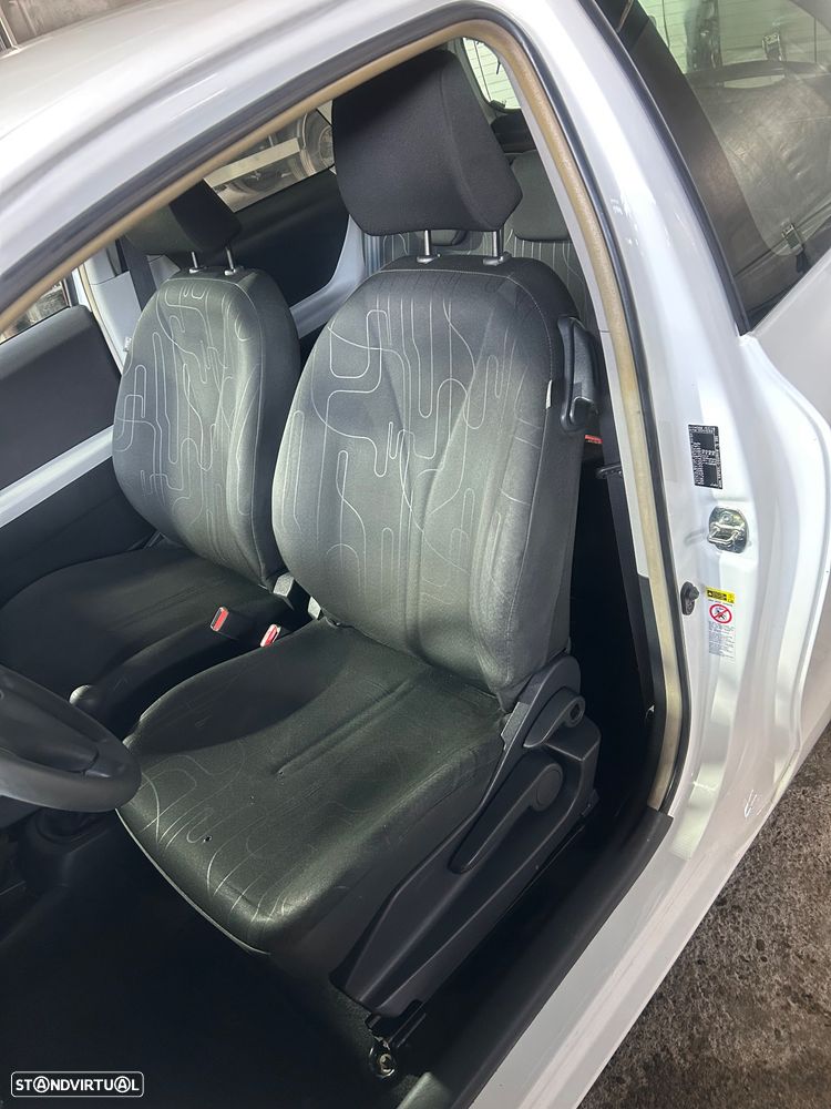 Toyota Yaris 1.0 VVT-i Cool Edition - 17