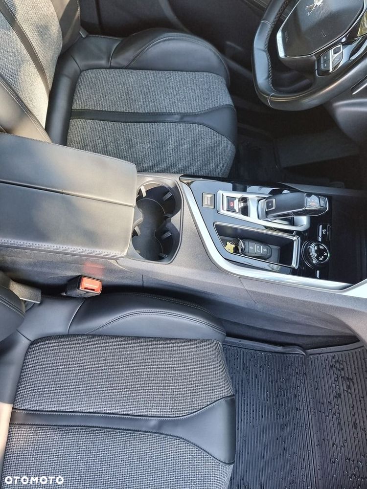 Peugeot 3008 1.5 BlueHDi Allure S&S EAT8 - 21