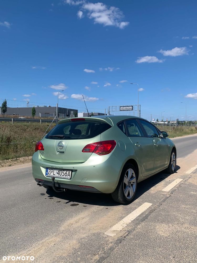 Opel Astra 1.4 T Cosmo EU6 - 4