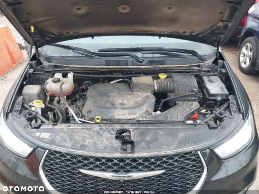 Chrysler Pacifica - 12