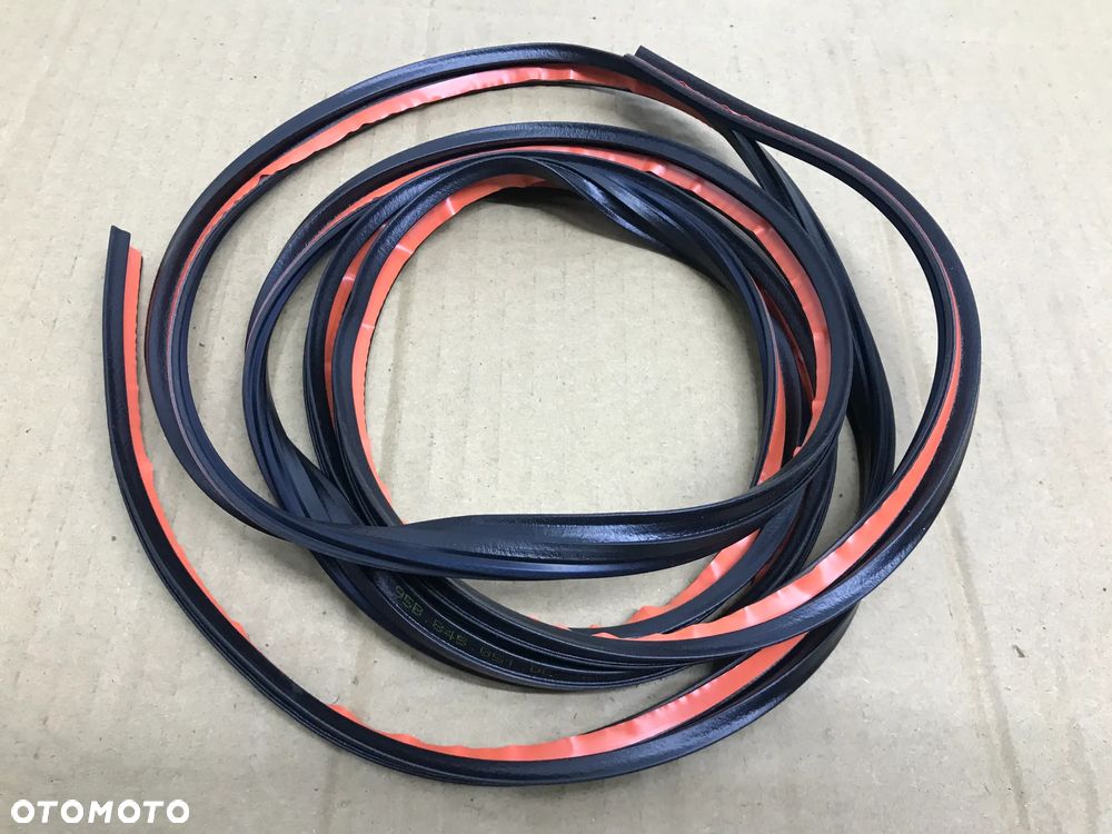 Uszczelka Porsche macan guma szyby bagażnika 95b845571a - 1