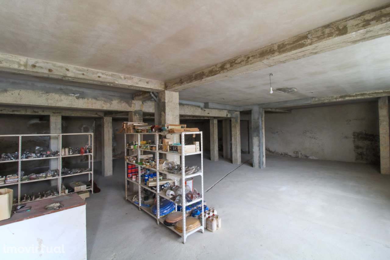 Armazém em Oliveira, Santo Tirso. - Grande imagem: 3/16