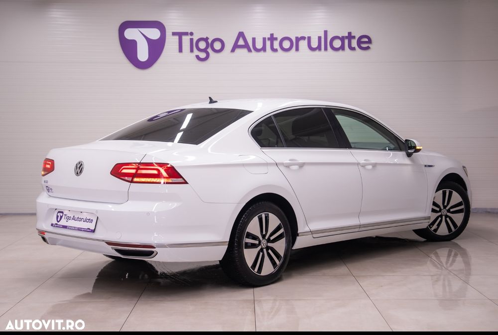 Volkswagen Passat - 2