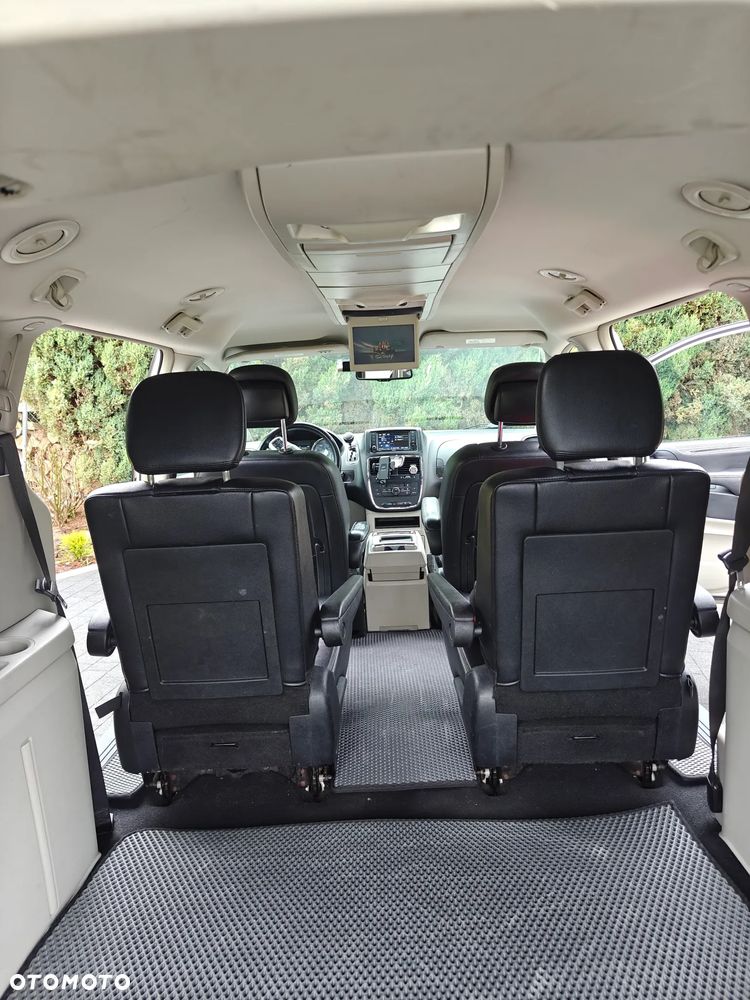 Chrysler Town & Country 3.6 Limited - 9