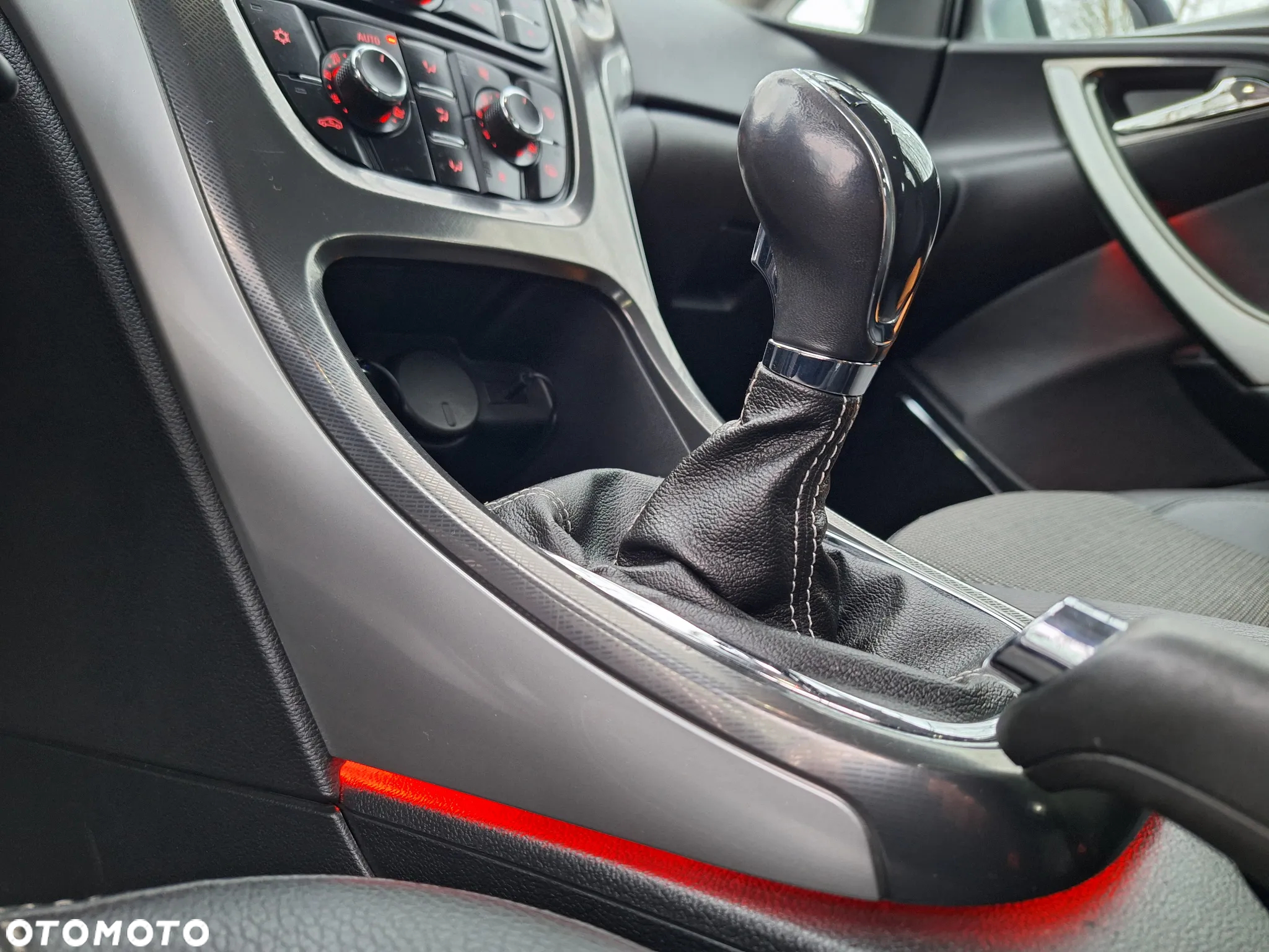 Opel Astra IV 1.4 T Cosmo - 18