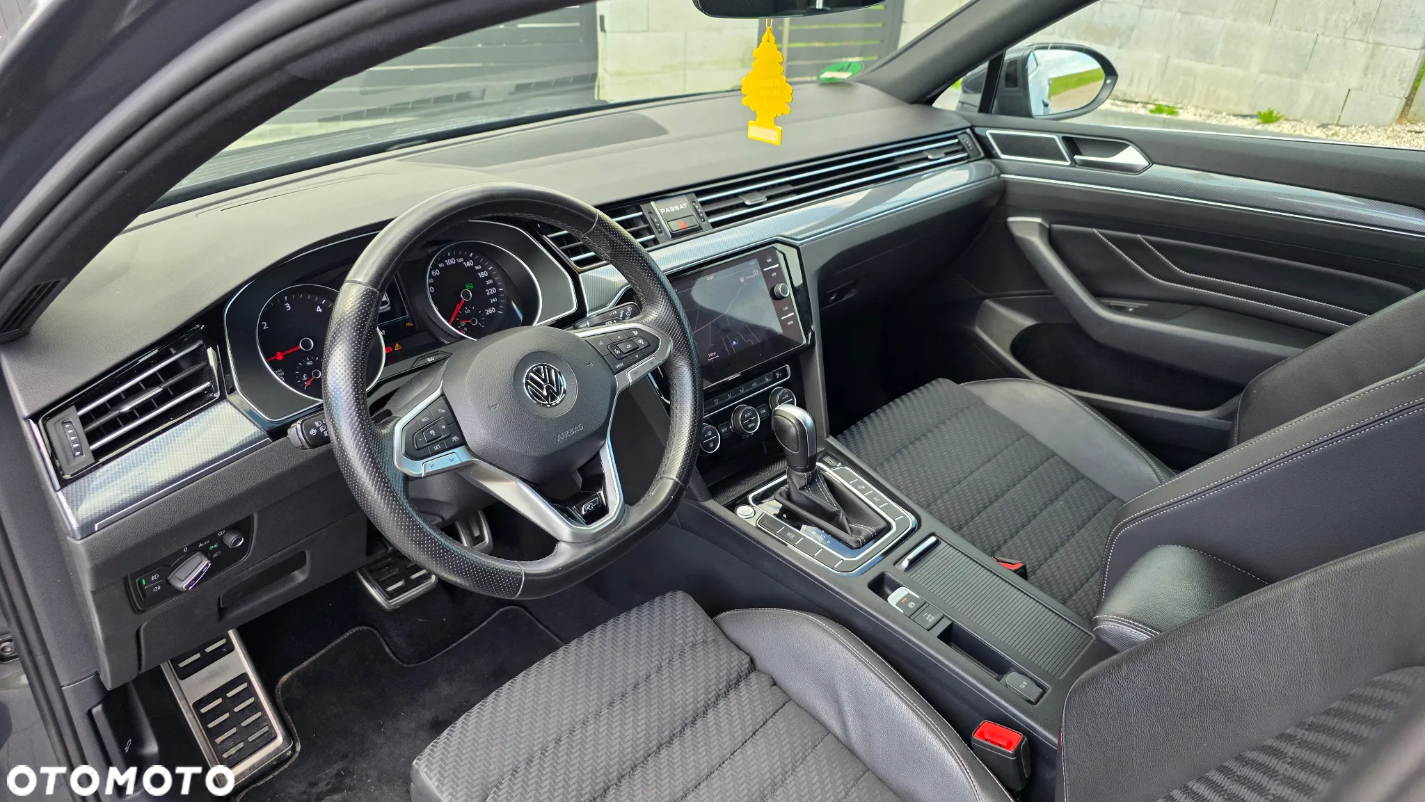 Volkswagen Passat Variant 2.0 TDI SCR DSG R-Line - 13