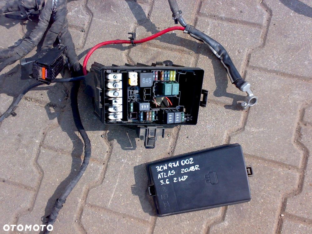 vw atlas 2018 - wiązka instalcja skrzynka puszka kostka w komorę silnika - 4