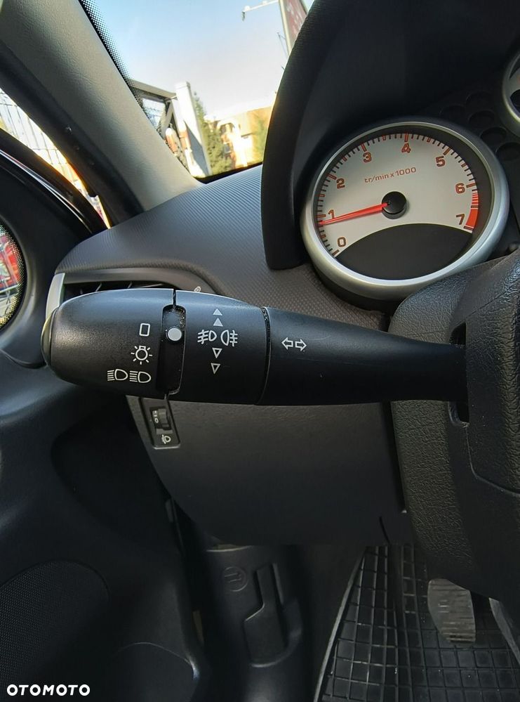 Peugeot 207 1.4 16V Trendy - 24