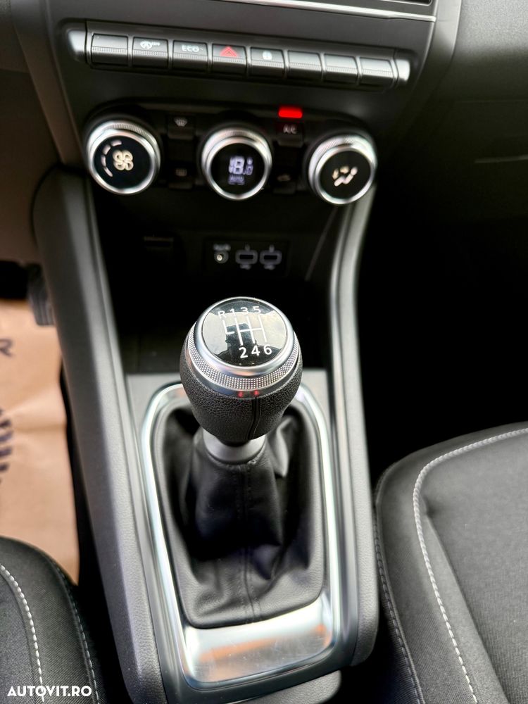 Renault Captur MHEV 140 Techno - 17