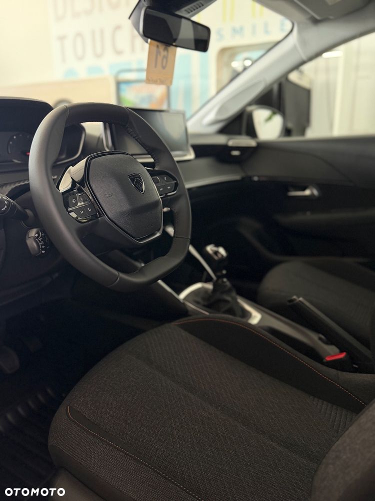Peugeot 208 - 11