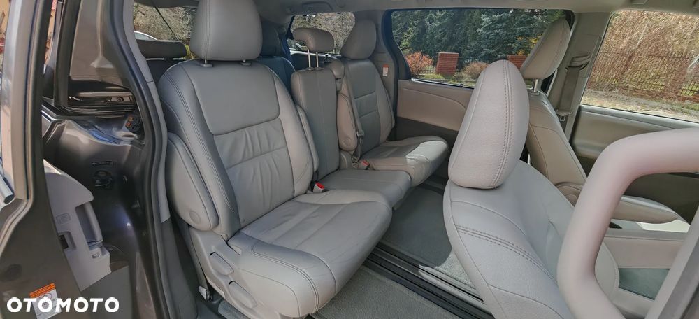 Toyota Sienna 3.5 V6 XLE AWD - 10