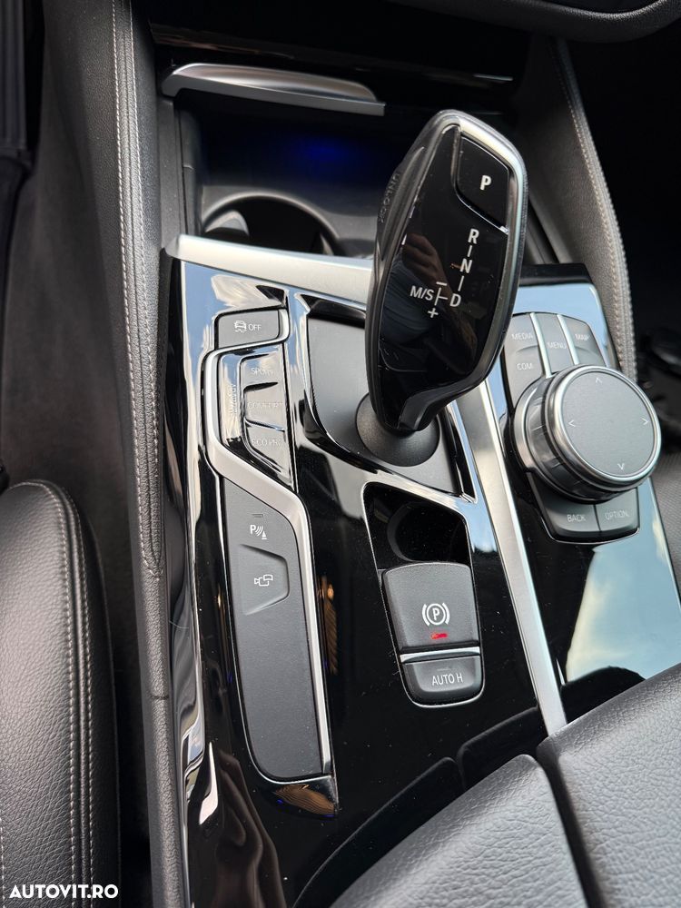 BMW Seria 5 520d Aut. Luxury Line - 40