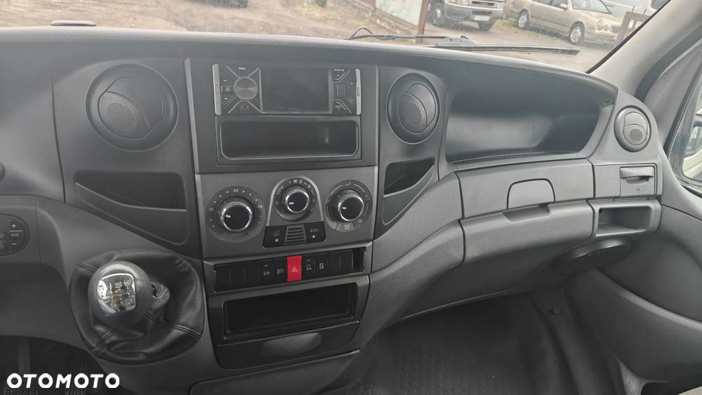 Iveco Daily  35C13 MAXI brygadówka 7 osób BLIŹNIAK KLIMA TEMPOMAT HAK - 19