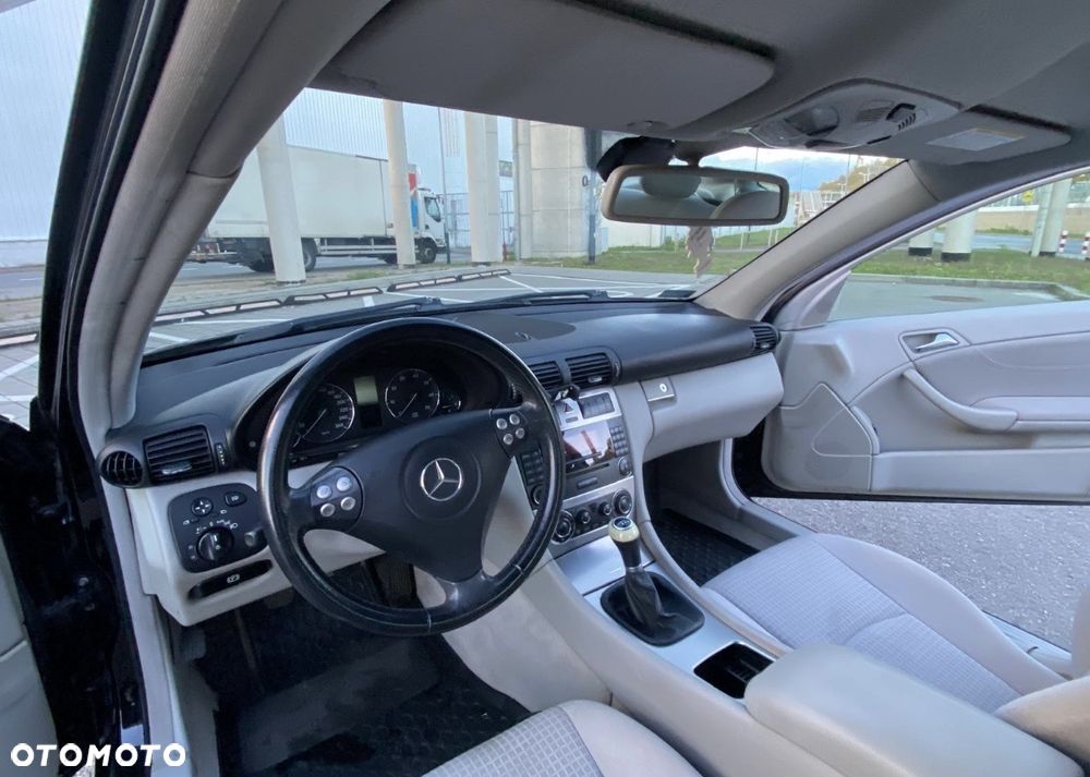 Mercedes-Benz Klasa C 180 T Kompressor Classic - 12