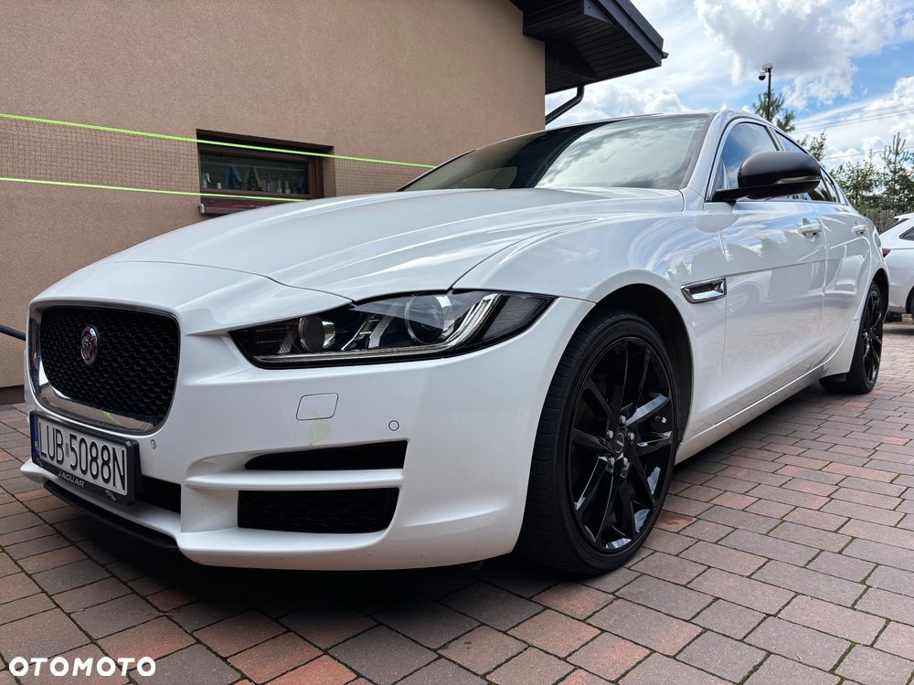 Jaguar XE 2.0 D Prestige - 3