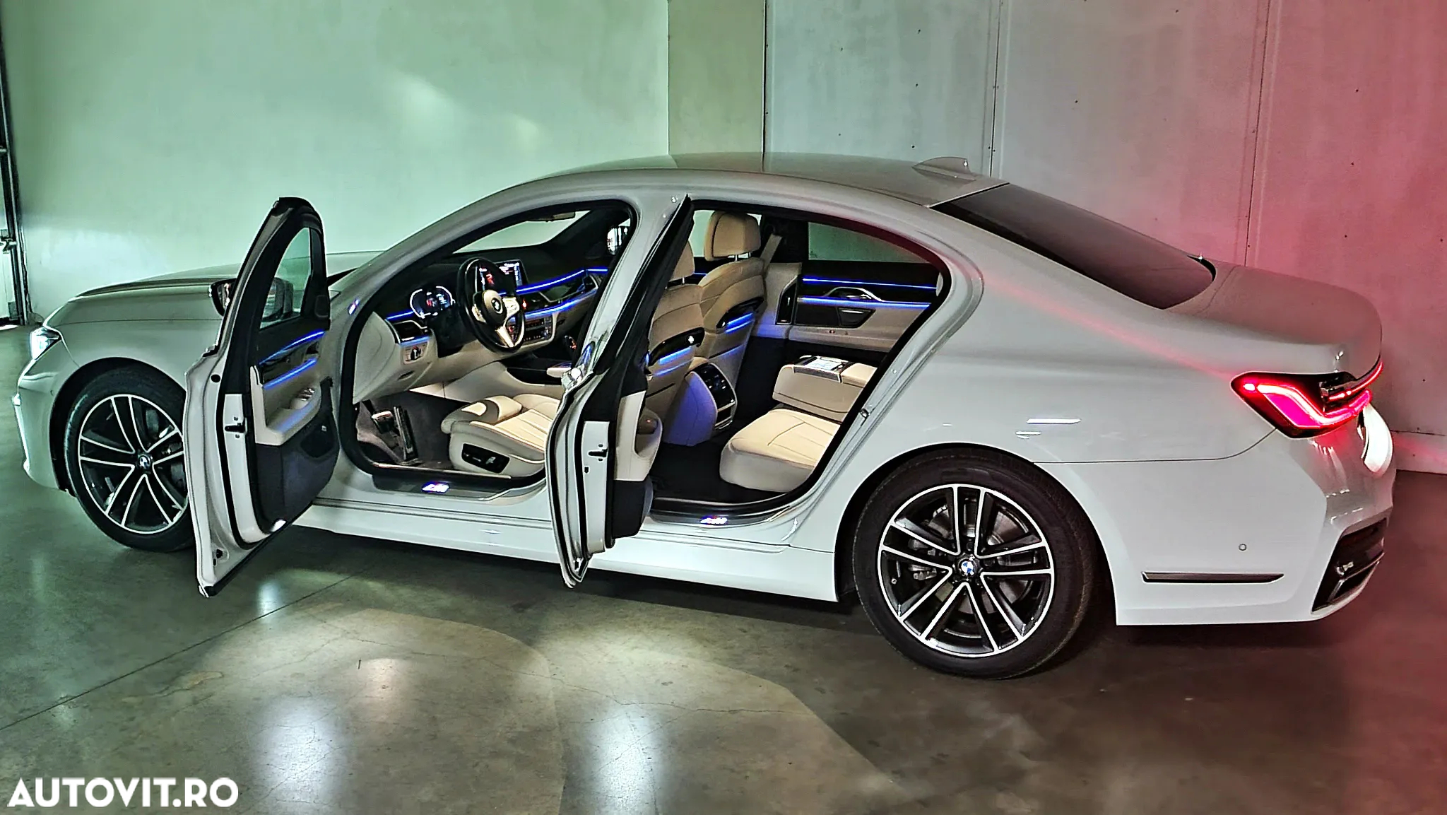 BMW Seria 7 745e - 38