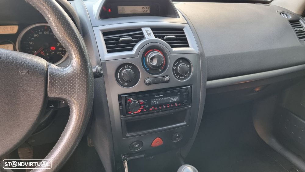 Renault Mégane 1.5 dCi Confort - 9