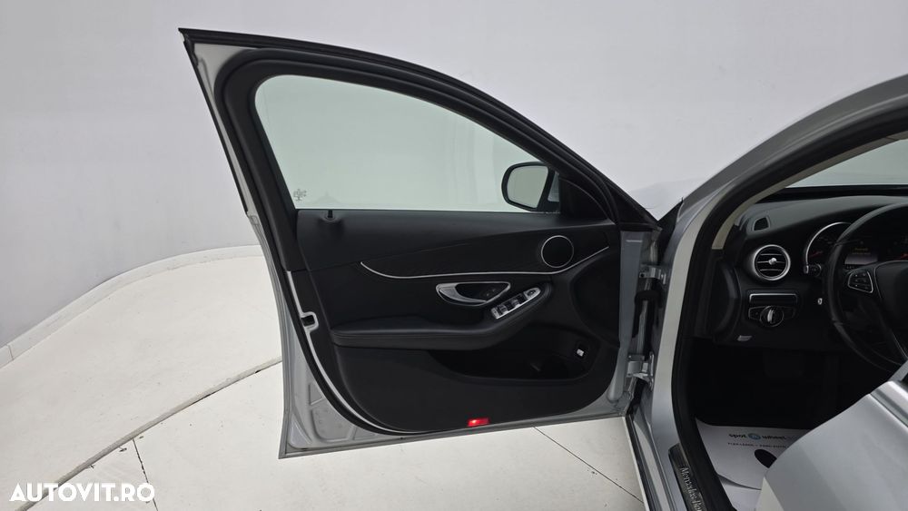 Mercedes-Benz C - 10