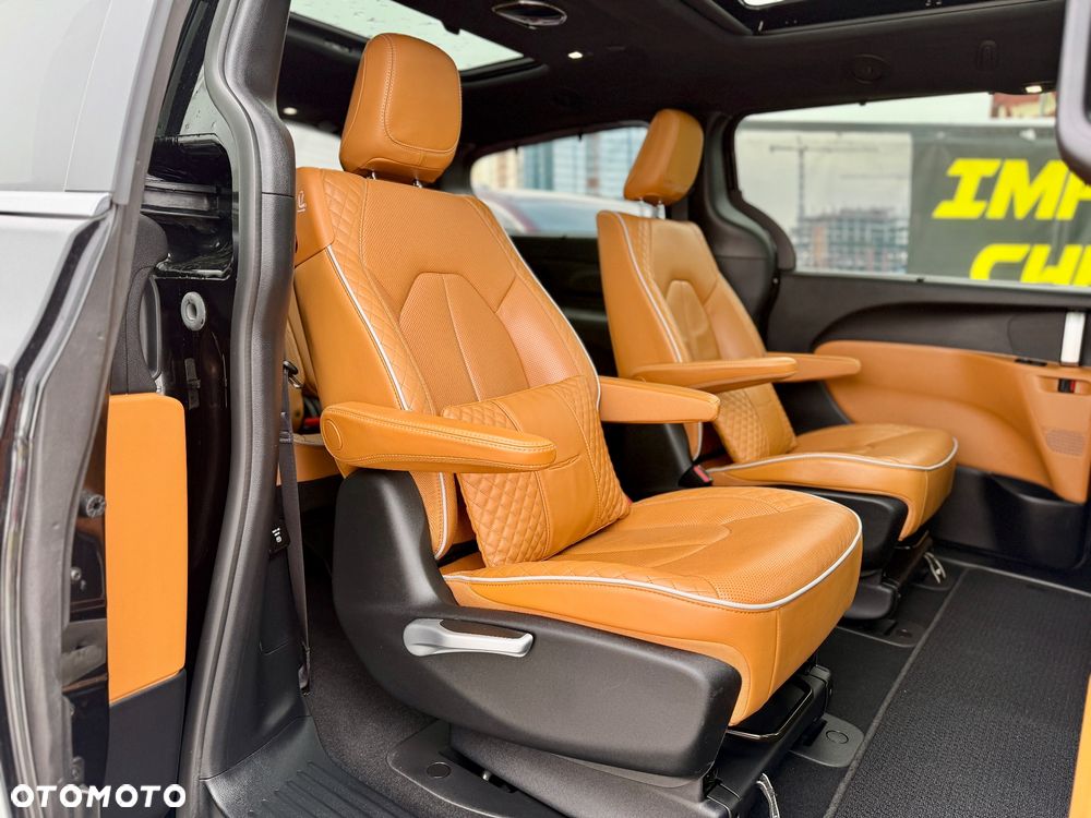 Chrysler Pacifica - 34
