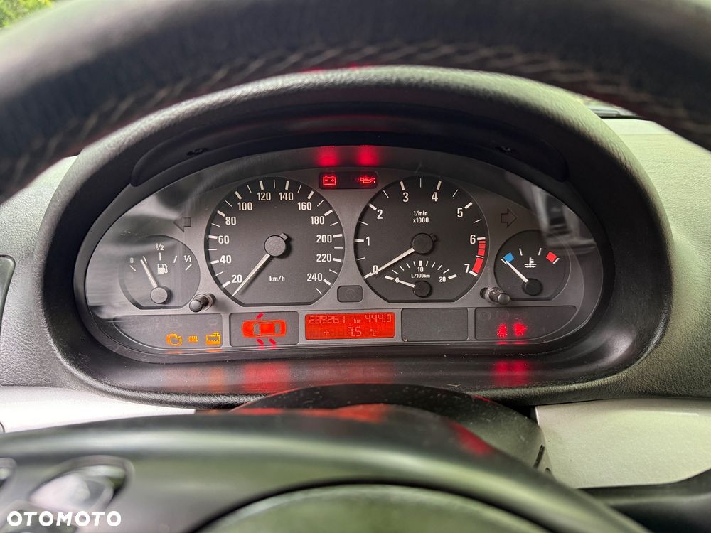 BMW Seria 3 318i Edition Sport - 6