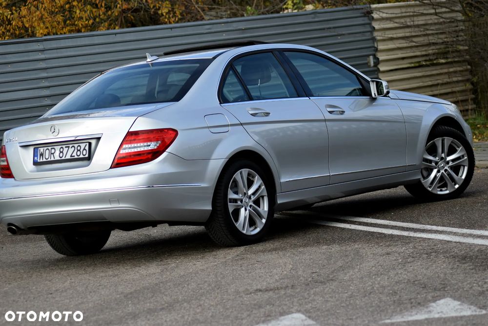 Mercedes-Benz Klasa C 250 CGI T Automatik BlueEFFICIENCY Elegance - 19