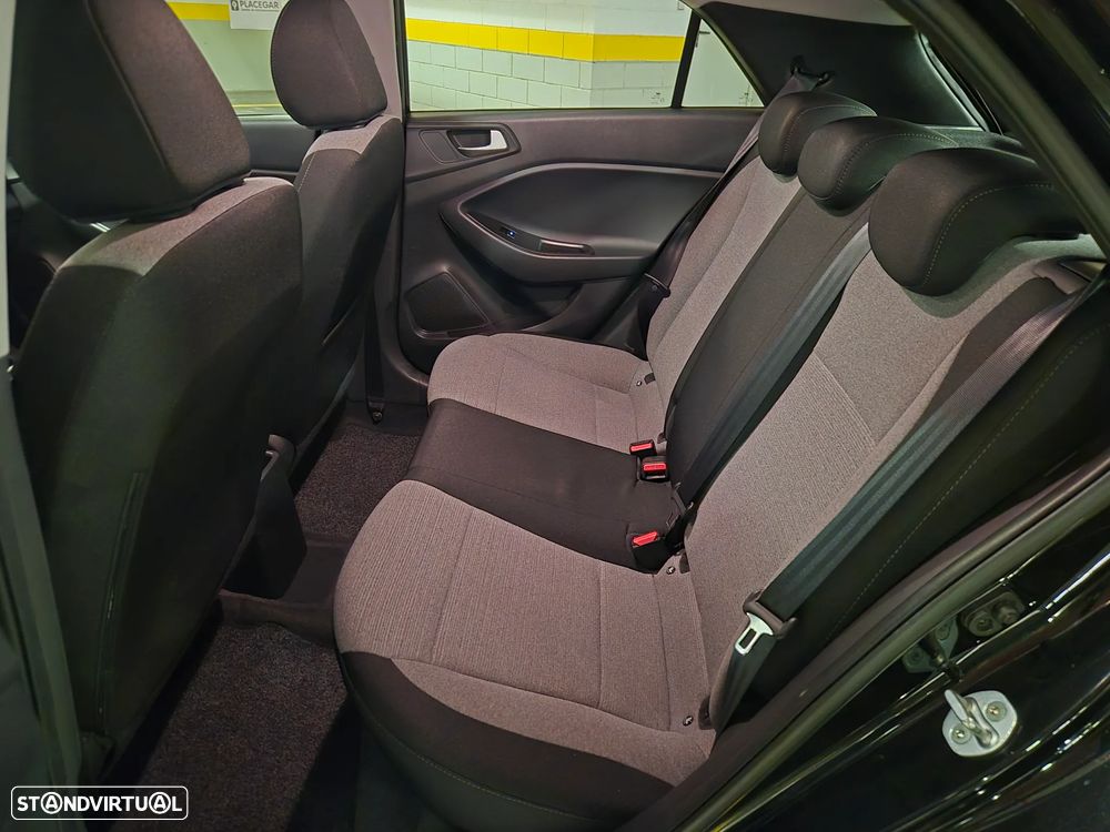Hyundai i20 1.1 CRDi Blue Access+Bluetooth - 27