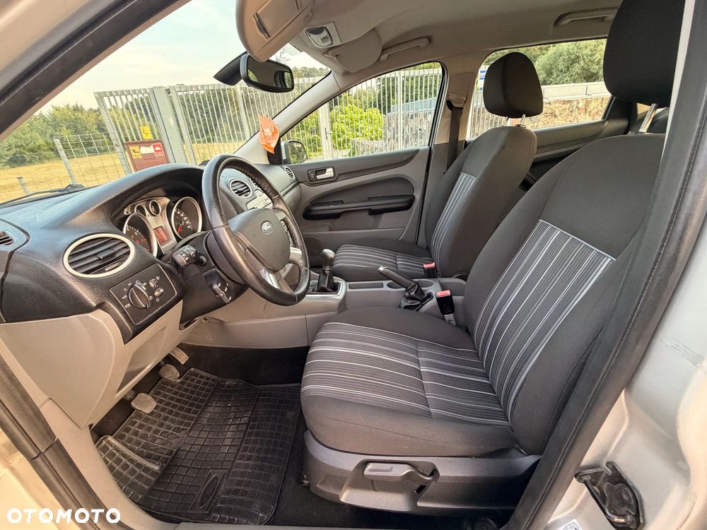 Ford Focus 1.6 Trend - 23