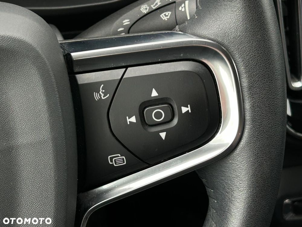 Volvo XC 40 T3 Momentum - 23