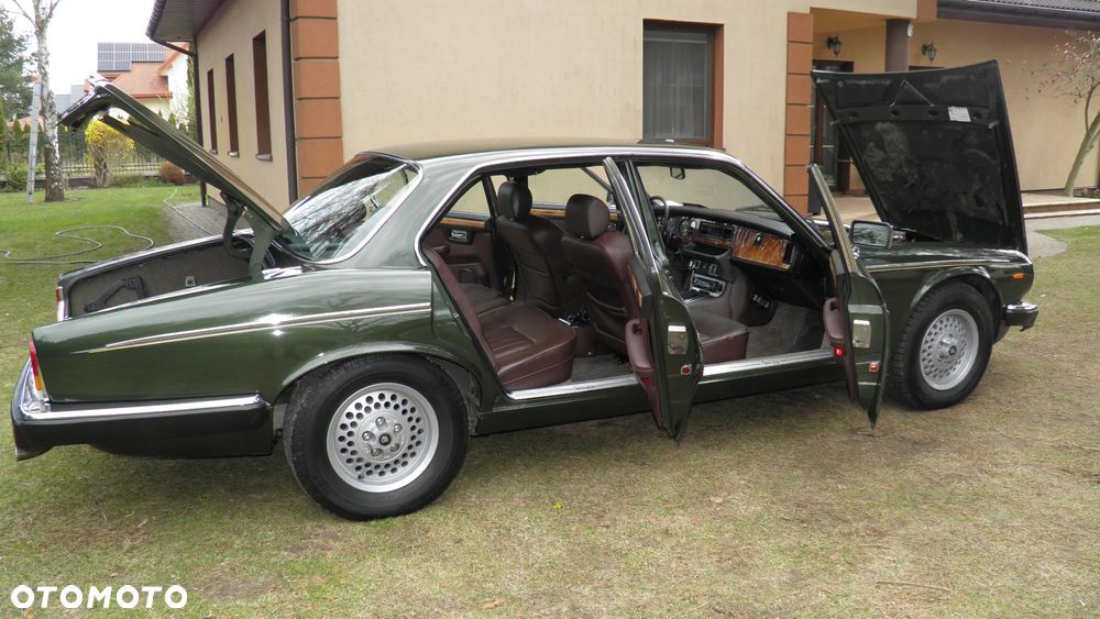 Jaguar XJ - 18
