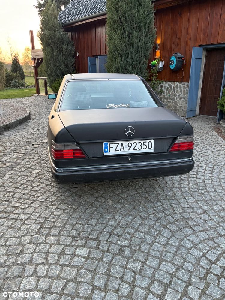Mercedes-Benz Klasa E ver-260-4--matic - 2