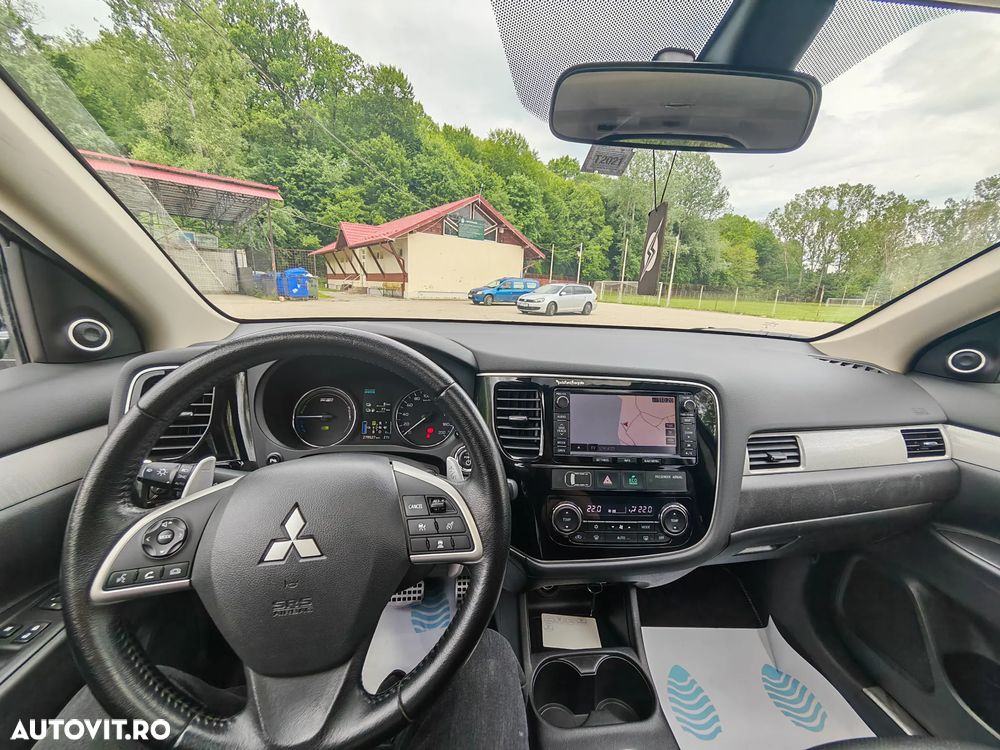Mitsubishi Outlander - 20