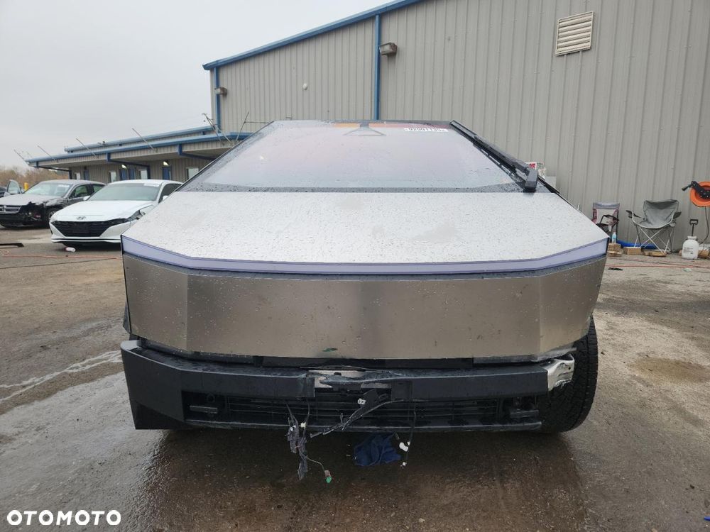 Tesla Cybertruck - 2