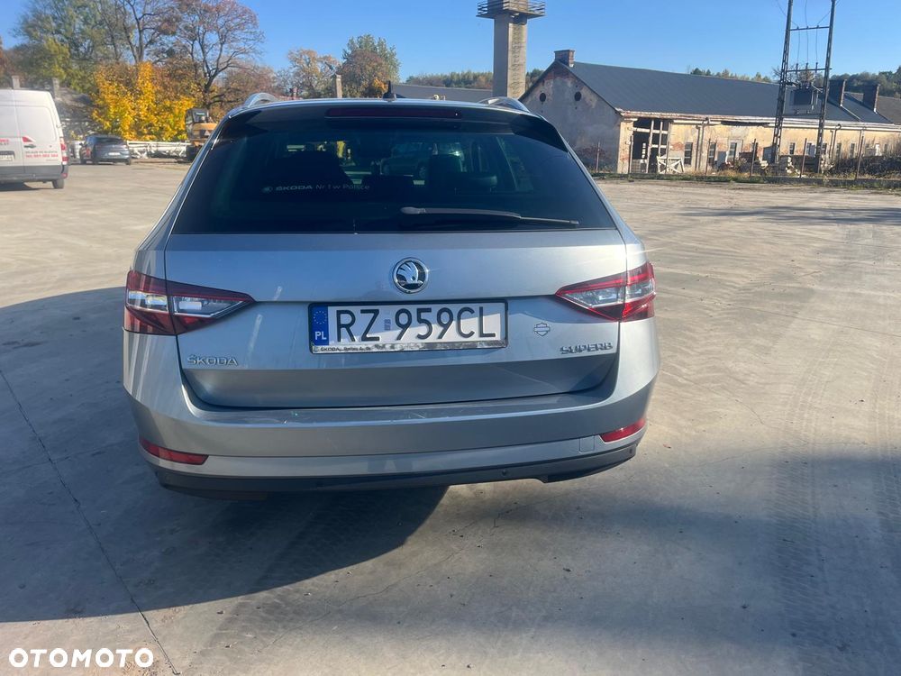 Skoda Superb 2.0 TDI L&K DSG - 8