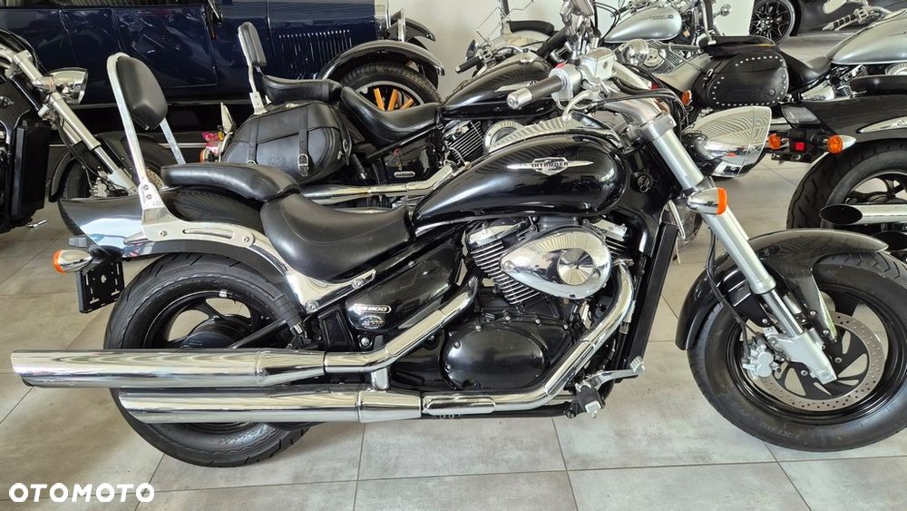 Suzuki Intruder - 3
