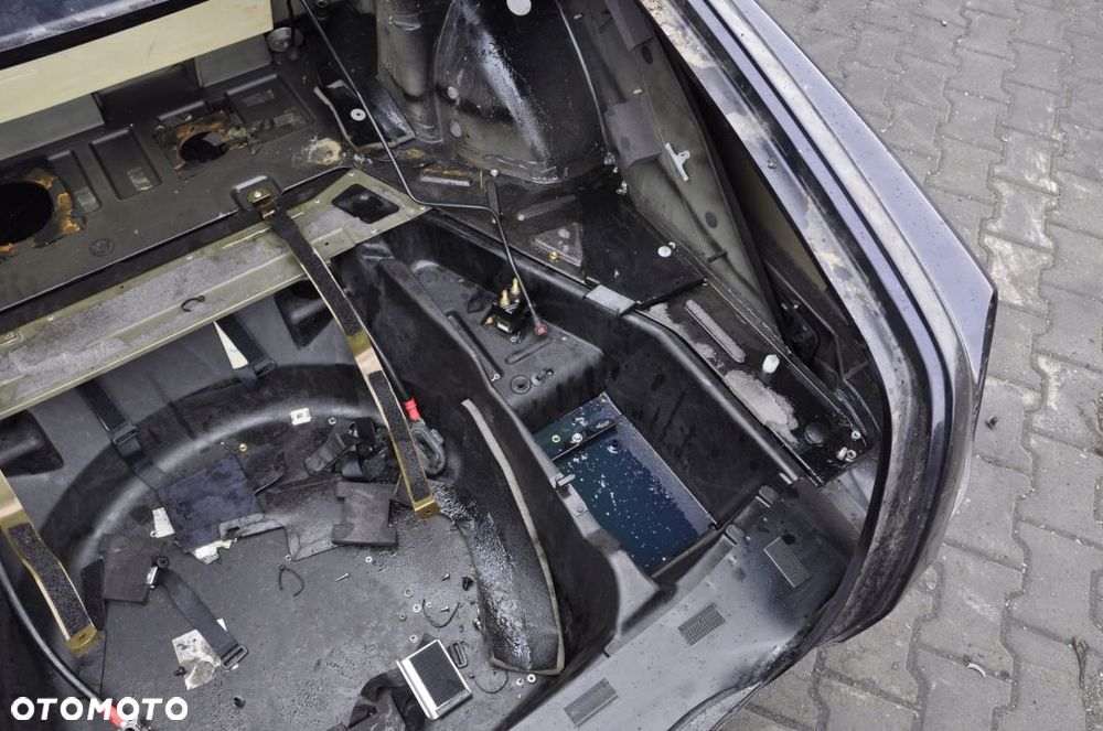 BENTLEY ARNAGE PAS TYLNY WANNA BŁOTNIK CAŁY TYŁ - 6