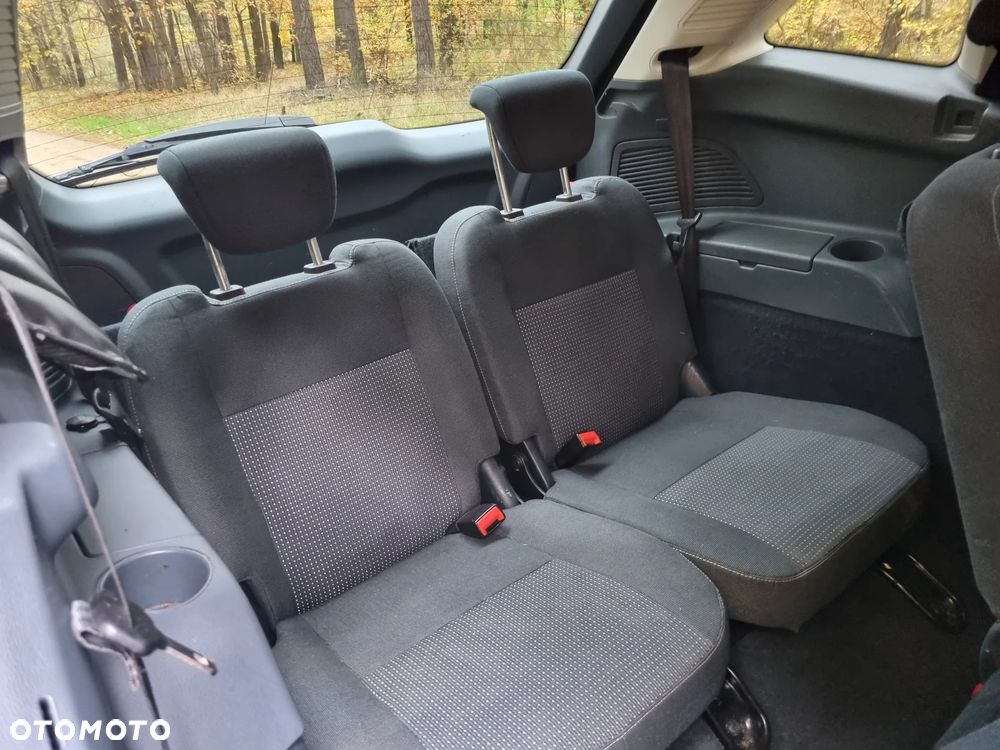 Ford Grand C-MAX - 15