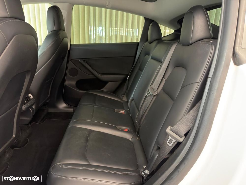 Tesla Model Y Long Range Dual Motor AWD - 13