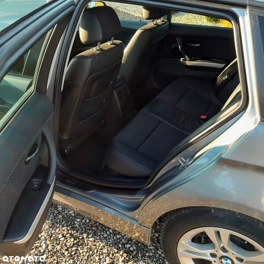 BMW Seria 3 320d xDrive - 11