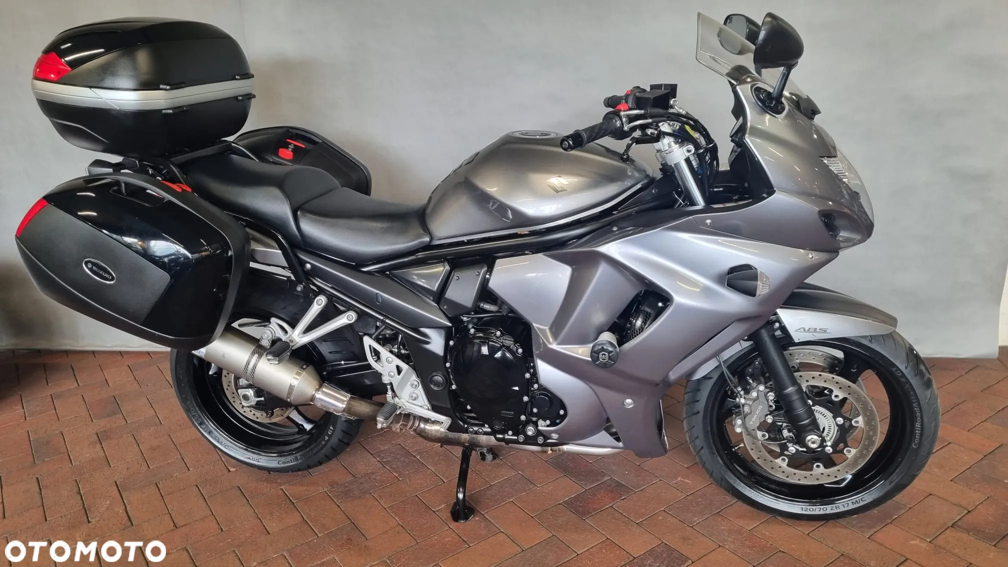 Suzuki GSX - 16