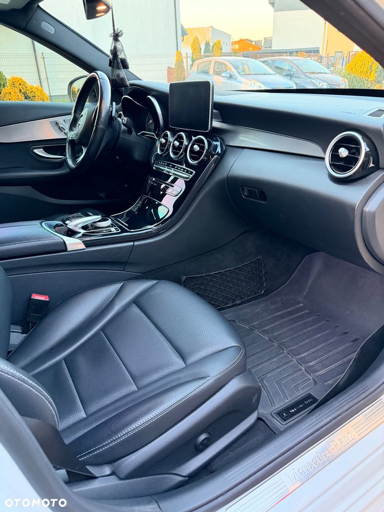 Mercedes-Benz Klasa C 300 9G-TRONIC AMG Line - 16
